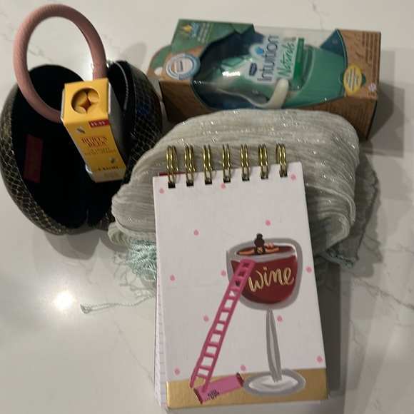 Bundle - Notebook, Intuition Razor, Burt’s Bees Balms, Glass Case, Scarf & Key - Picture 9 of 10